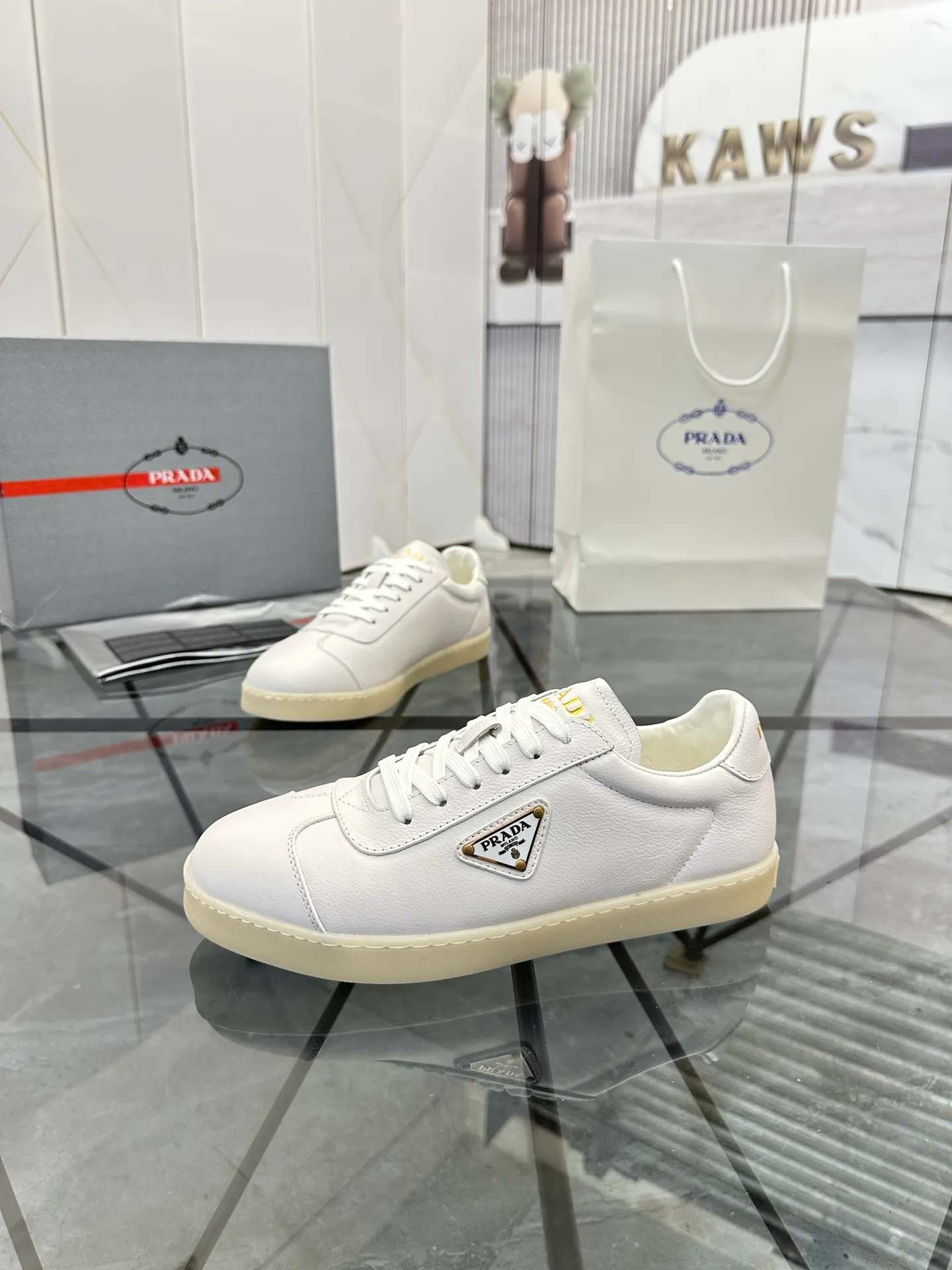 Men's shoes for sale 💰: 💰P540¥ High-end top quality Product trademark: Prada *"Prada*" low-top casual shoes Regular size: 38-45 (can be customized to 46) Product materials: imported first-layer cowhide for the upper, water-dyed cowhide lining, cowhide feet, original outsole. No.: 001
